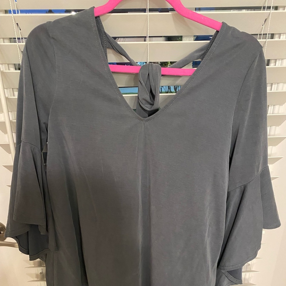 Bell sleeve 3/4 sleeve shirt